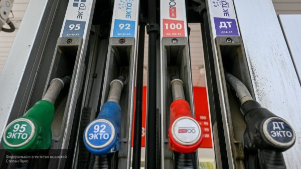 Наклейка на бензобак