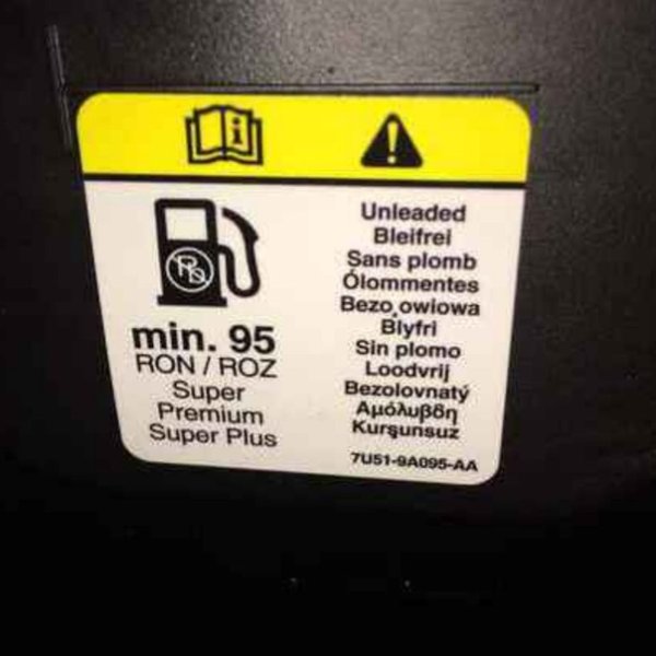 Наклейка на машину кот