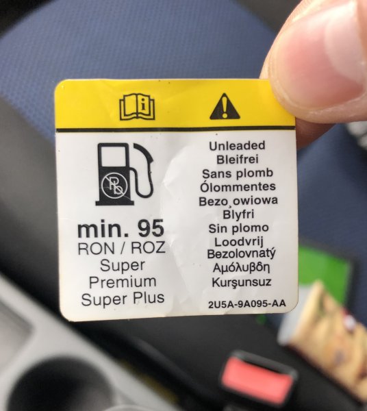 Наклейки на лючок бензобака бензин