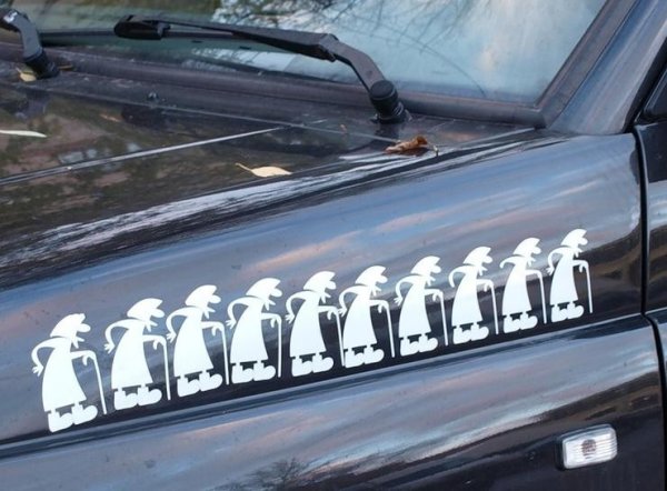 Наклейка на авто бабушка