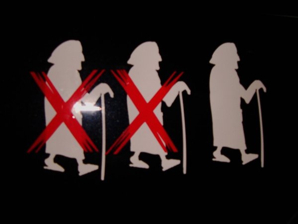 Наклейка бабка на машину