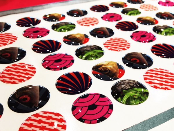 Объемные наклейки со смолой