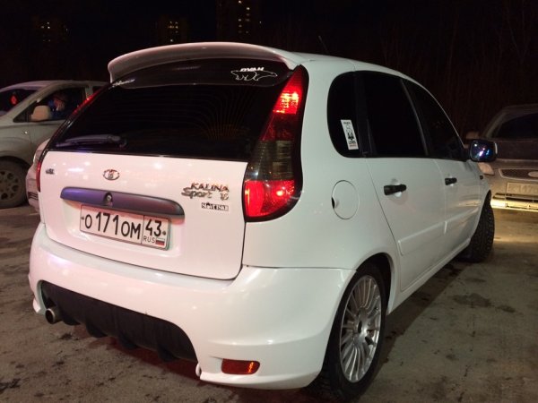 Красивые наклейки на машину на заднее стекло