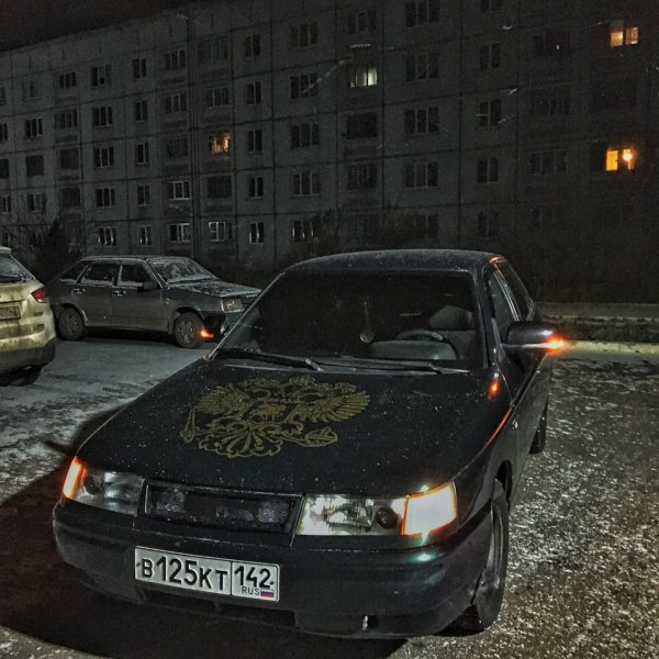 ВАЗ 2110 Версаче на капоте