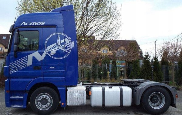 Наклейки Мерседес Актрос мп1