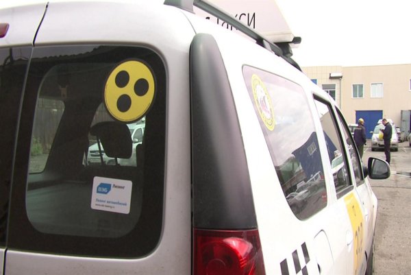 Дорожный знак глухой водитель