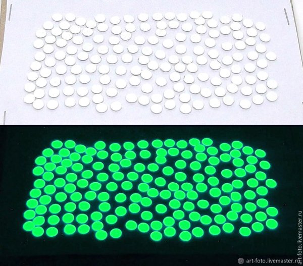 Наклейка в темноте