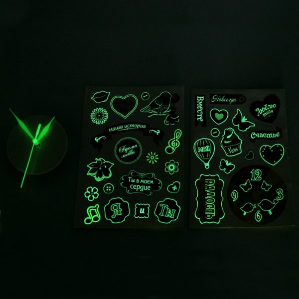 Наклейки светящиеся в темноте