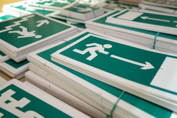 Знаки фотолюминесцентные эвакуационные