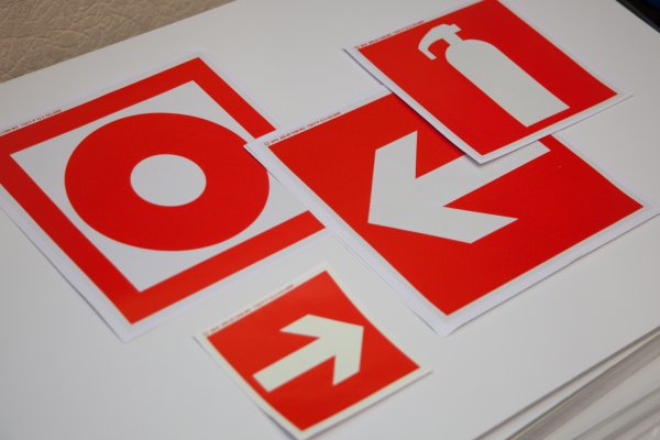 Знаки пожарной безопасности на самоклеящейся пленке