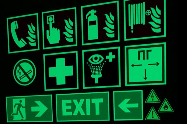 Знаки фотолюминесцентные эвакуационные