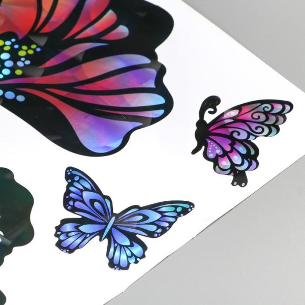 Пластиковые наклейки на стены