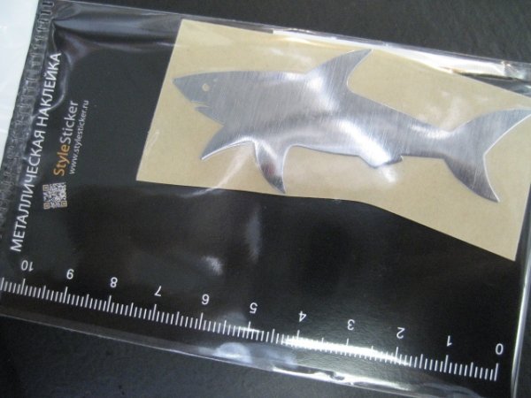 Наклейка на автомобиль акула