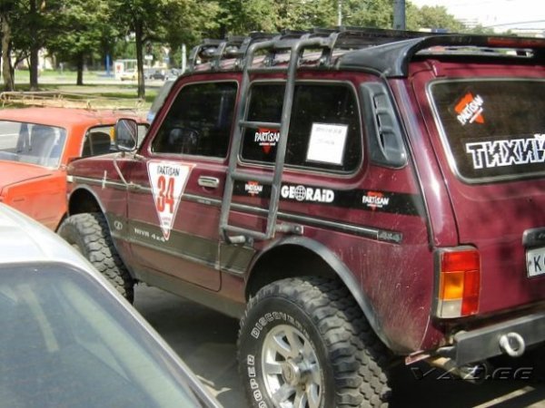 Наклейки на ниву для бездорожья