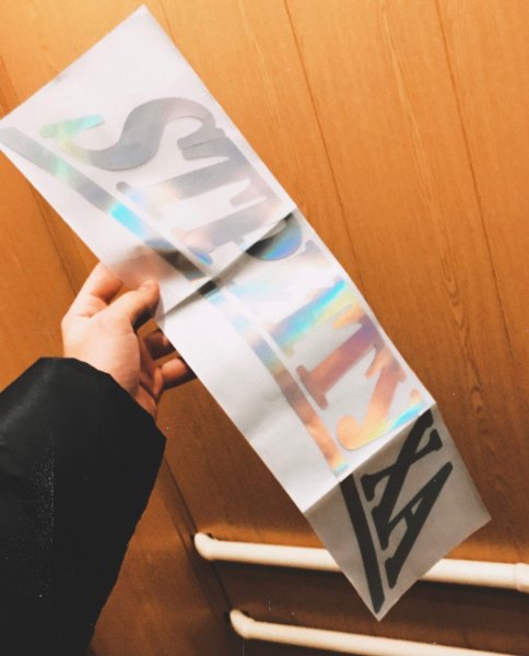 Наклейки на лобовое стекло сбоку