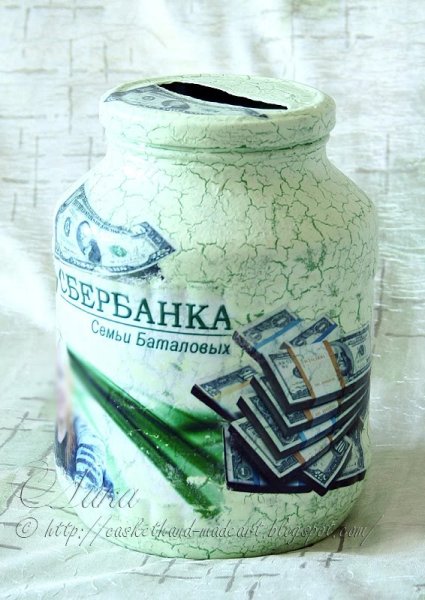 Сбербанка надпись на банку