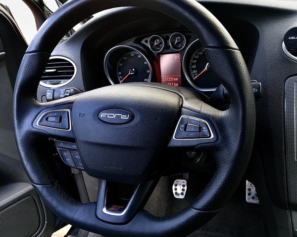 Шильдик Форд фокус 3