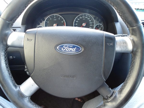 Серая наклейка Форд