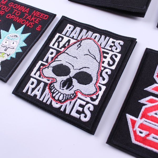 Панк нашивки