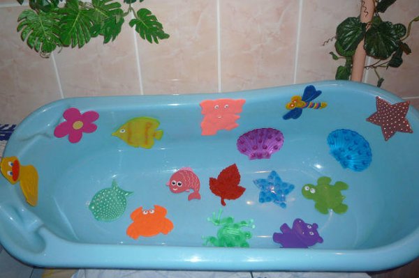 Наклейка на дно ванны