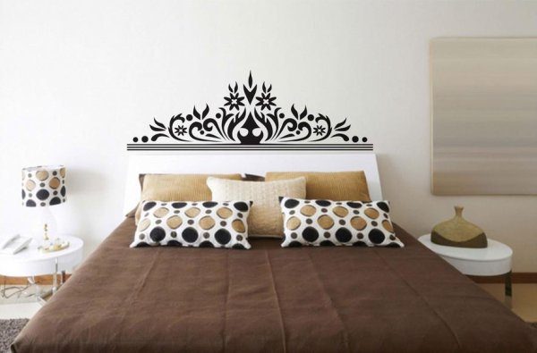Наклейка на спинку кровати