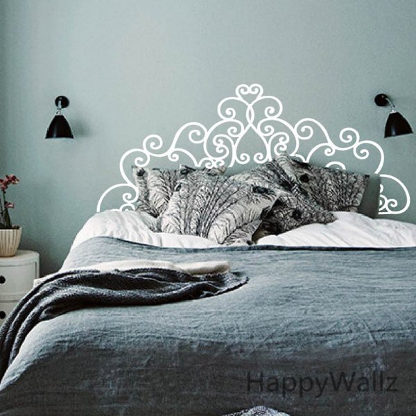 Декор над изголовьем