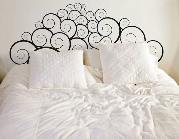 Нарисованное изголовье кровати