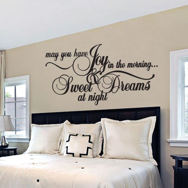 Надпись над кроватью