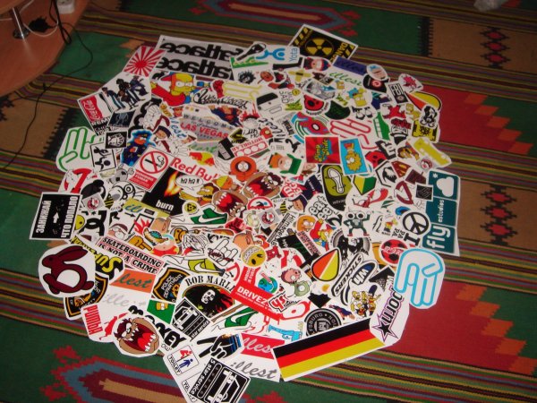 Много наклеек