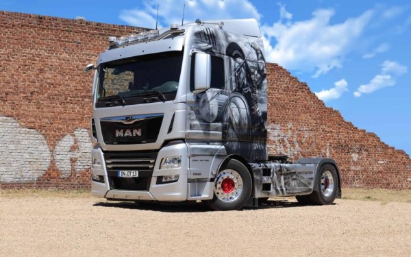 Наклейки на грузовые автомобили