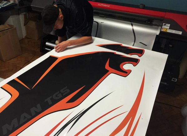 Грузовики с наклейками