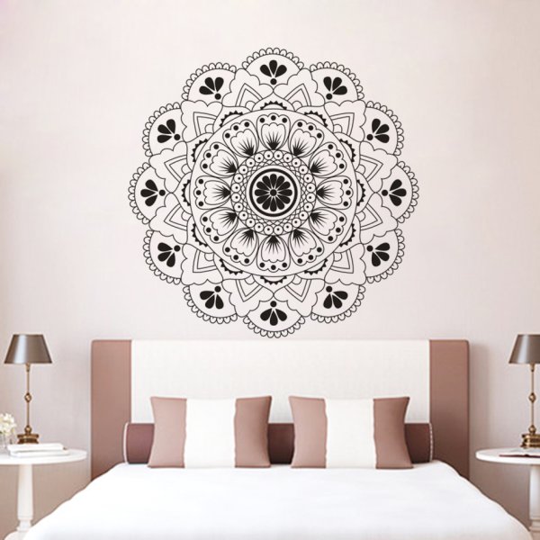 Мандала над кроватью