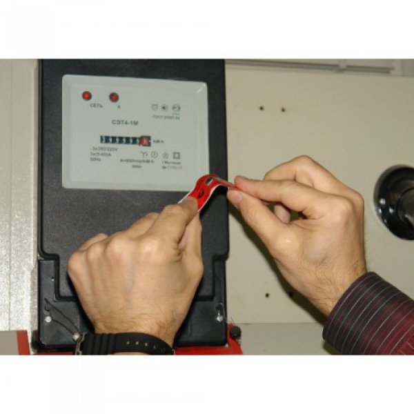 Антимагнитная пломба на водяной счетчик сработавшая