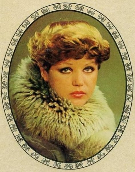 Наклейки СССР девушки