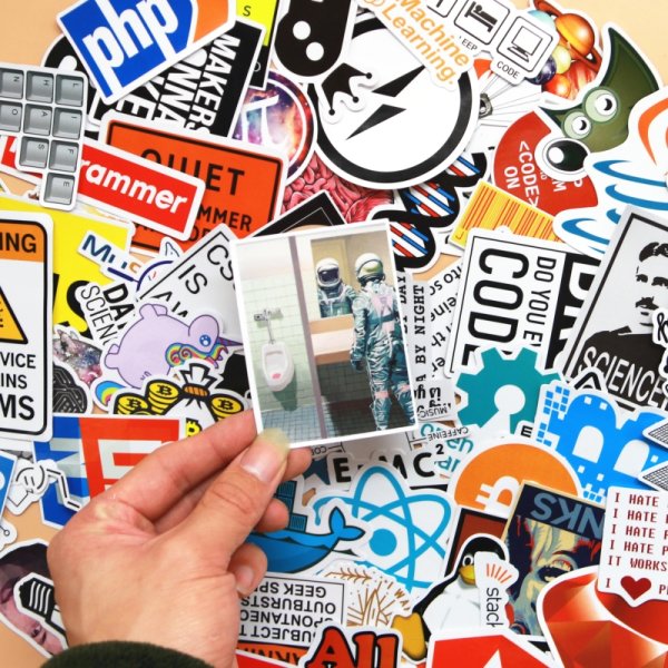 Хакерские наклейки на ноутбук