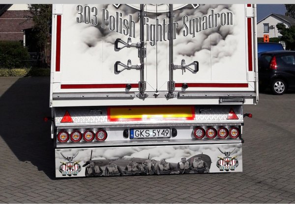 Наклейки на задние ворота грузовика