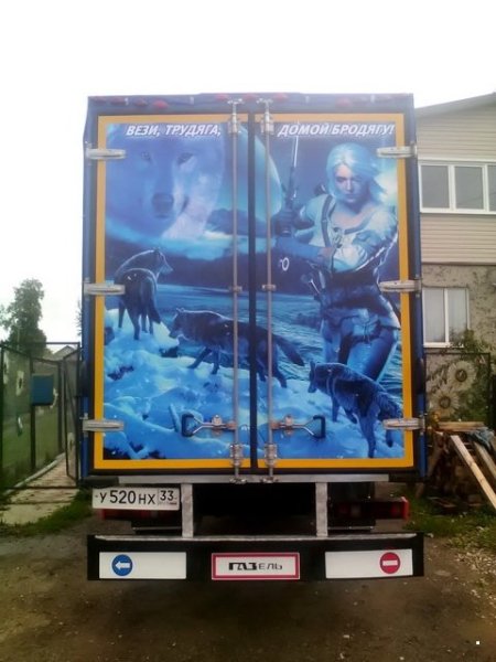 Наклейка на воротах газели