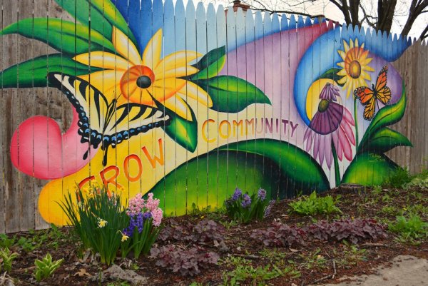 Разрисованный забор