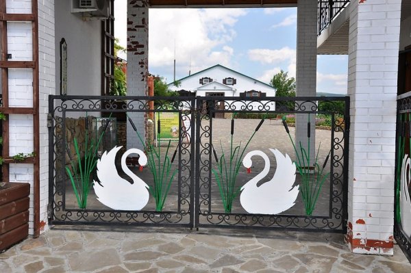 Украшение забора из профнастила