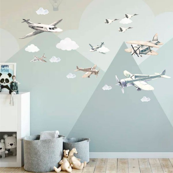 Горы на стене в детской