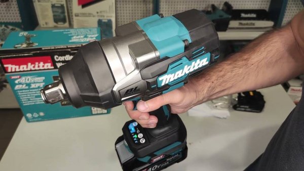 Гайковёрт аккумуляторный Макита 1002