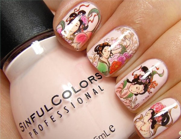 Маникюр с наклейками девушек