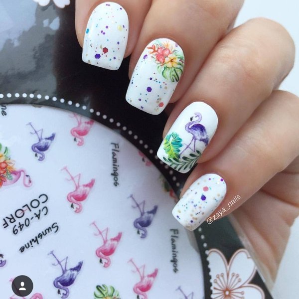 Маникюр с наклейками
