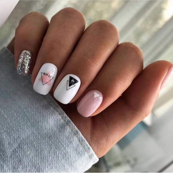 Стильный маникюр на короткие ногти