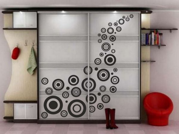 Виниловые наклейки на шкаф