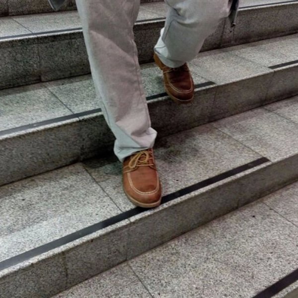 Противоскользящая лента на ступени