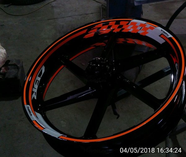 Наклейки на диски мотоцикла Honda CBR 600