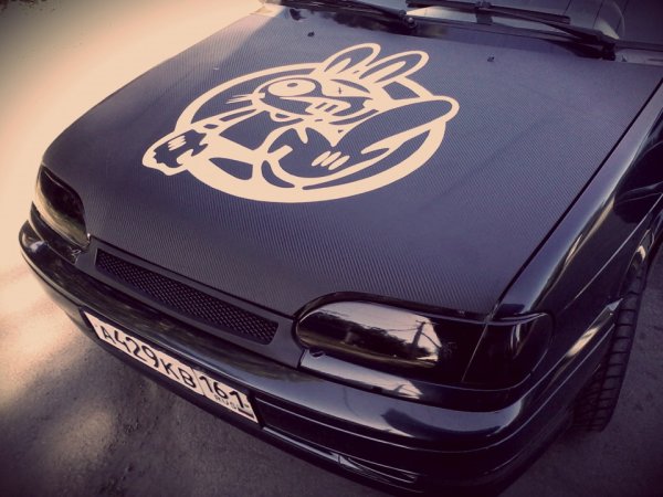 Версаче на капоте ВАЗ 2114