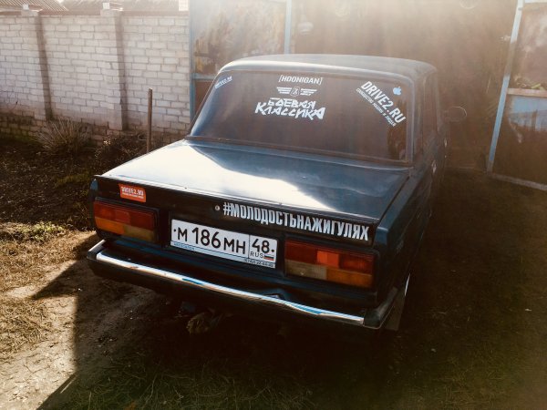 Стикер ВАЗ 2107 Боевая классика