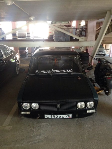 Наклейка на лобовое на классику